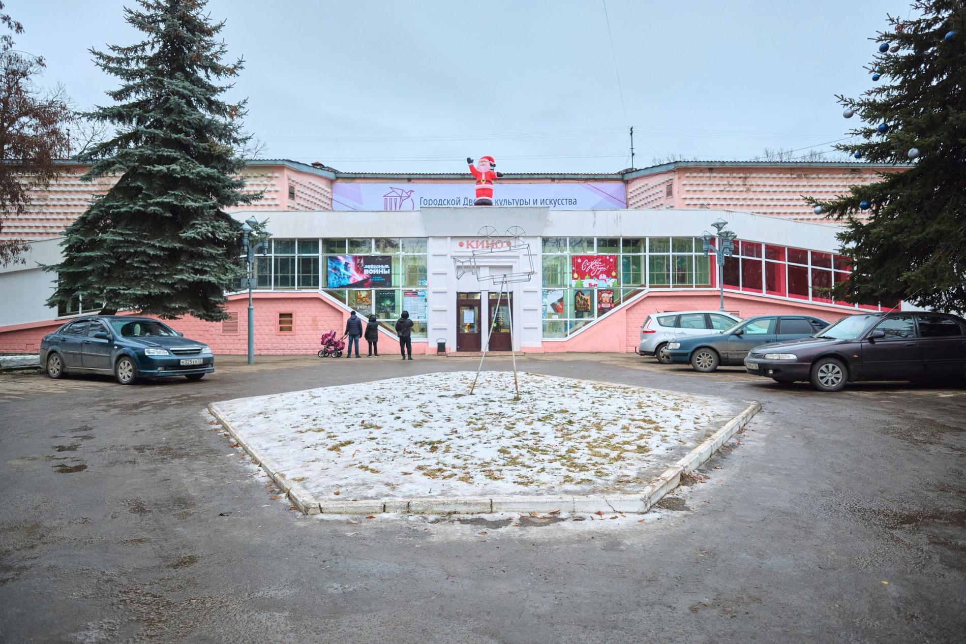 Победа брянск афиша на сегодня. Кинотеатр победа Брянск. Ржев кинотеатр победа. Кинотеатр победа Чебоксары. Кинотеатр победа Брянск фото.